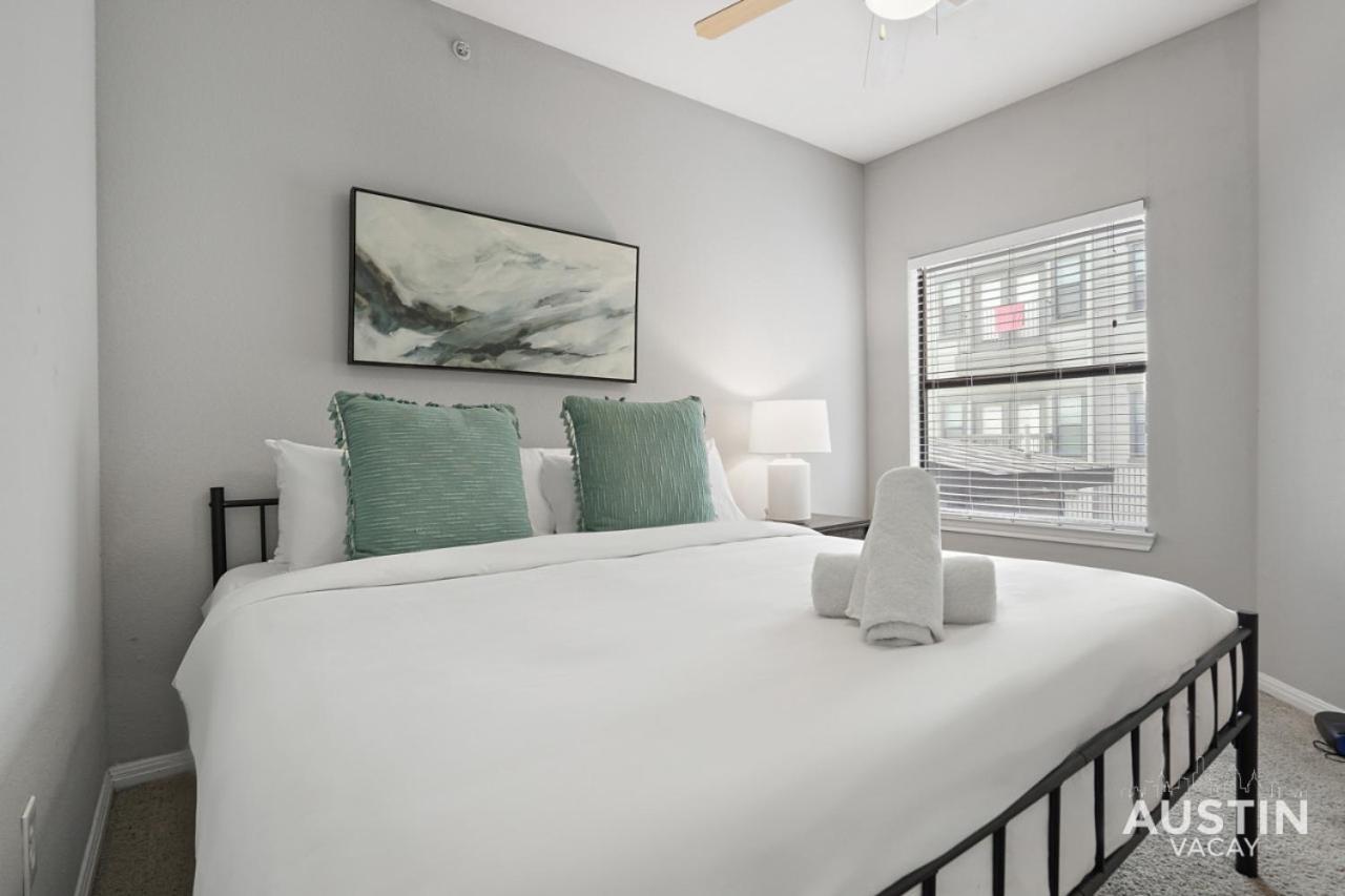 West Campus Accommodations Pool And King Bedrooms Остин Екстериор снимка