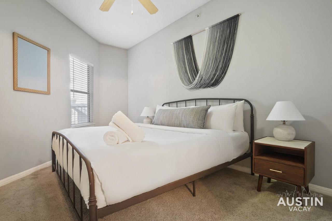 West Campus Accommodations Pool And King Bedrooms Остин Екстериор снимка